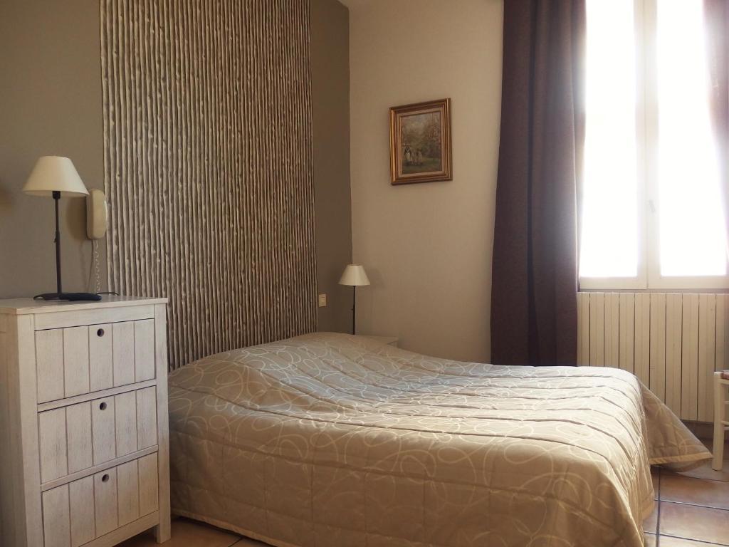 Au Saint Roch - Hôtel et Jardin Avinhão Quarto foto