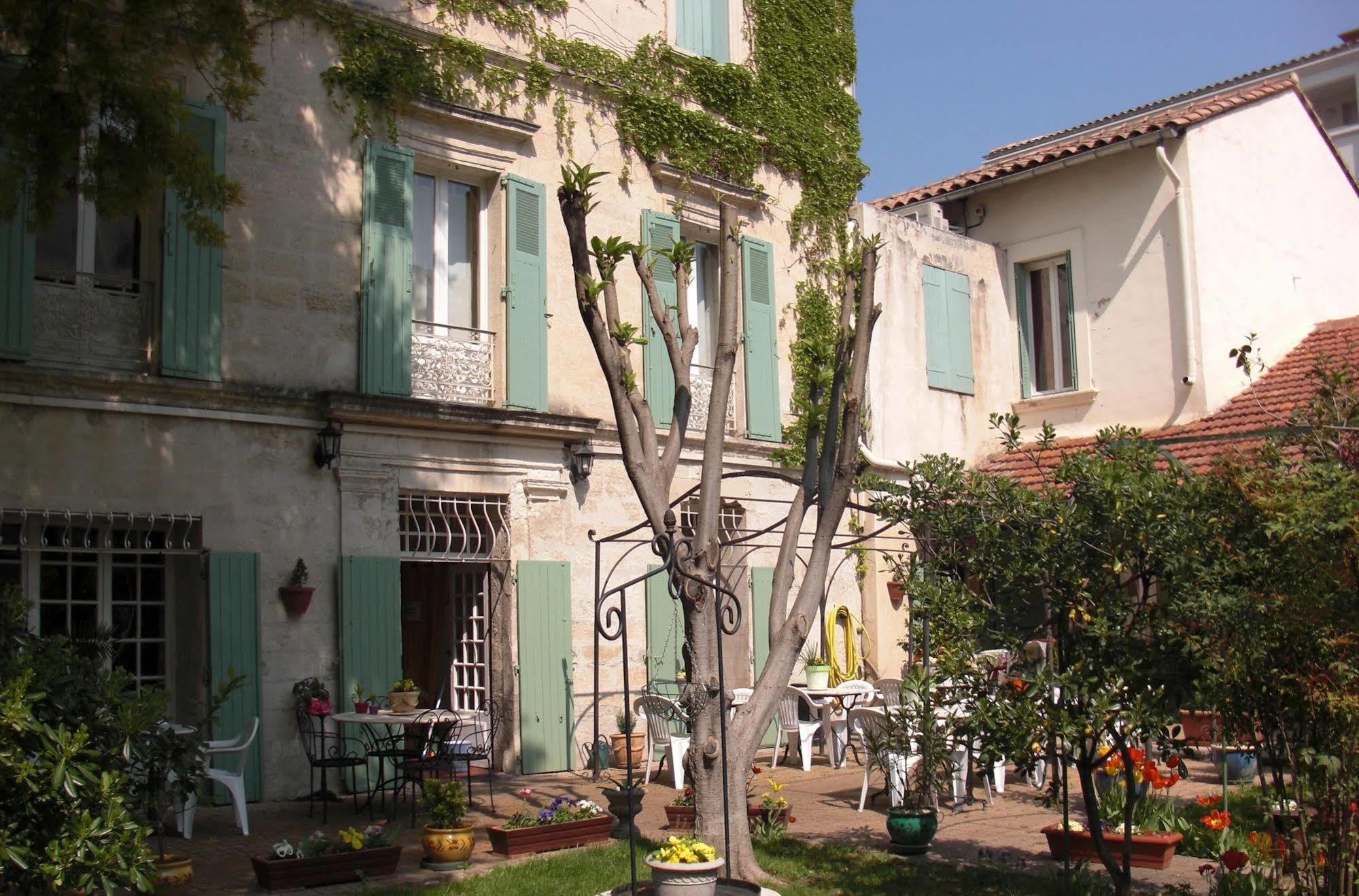 Au Saint Roch - Hôtel et Jardin Avinhão Exterior foto